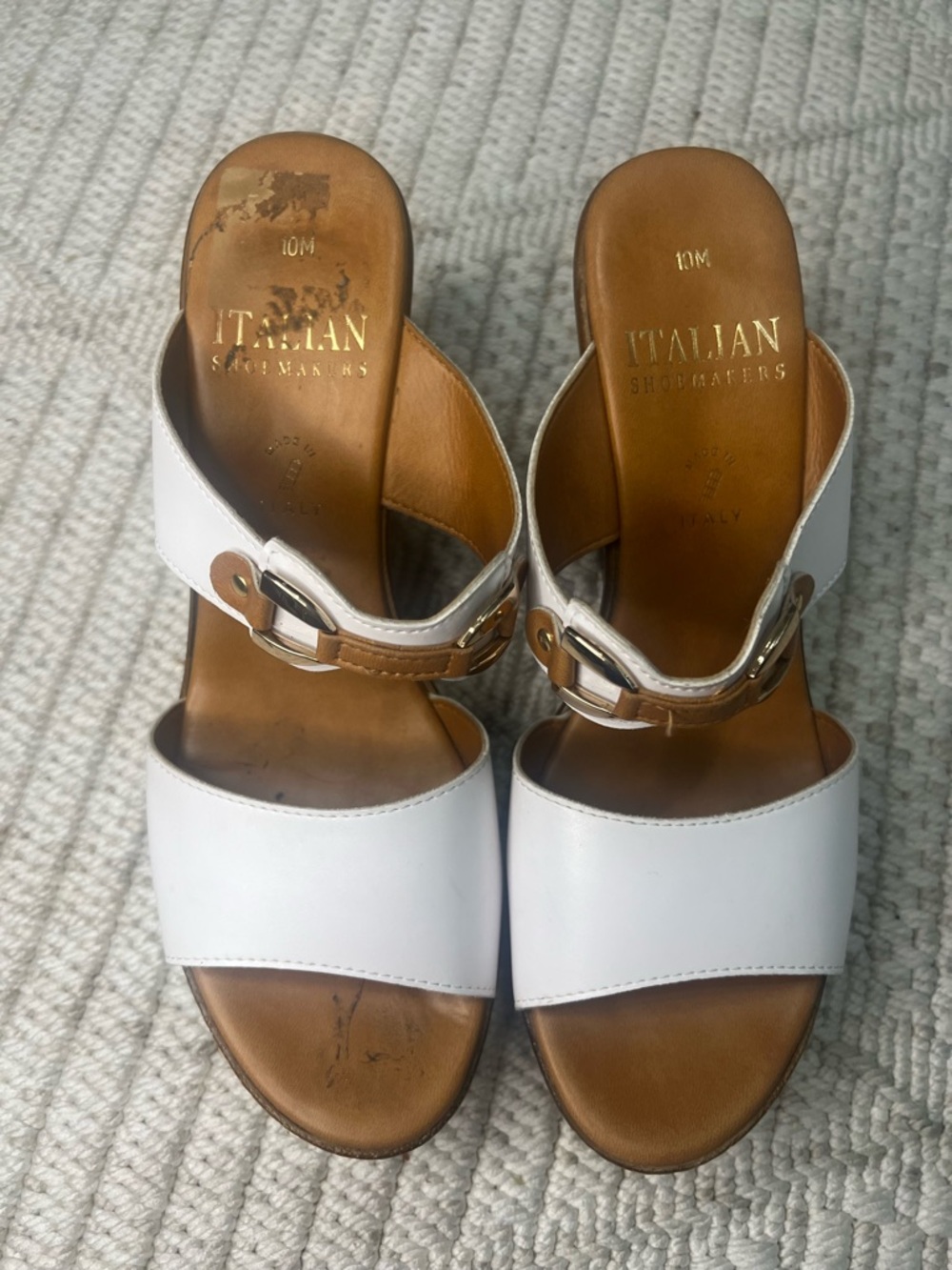 Italian Shoemakers White Wedge Sandals Gold Buckle Detail Size 10M - Picture 2 of 9